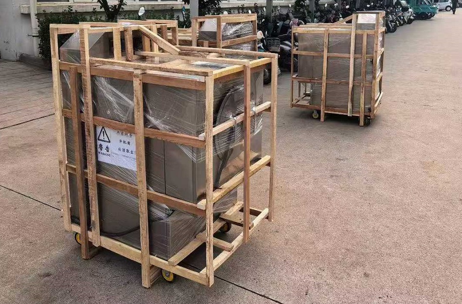 知名板栗連鎖店訂購許昌智工電磁炒板栗機裝車發貨